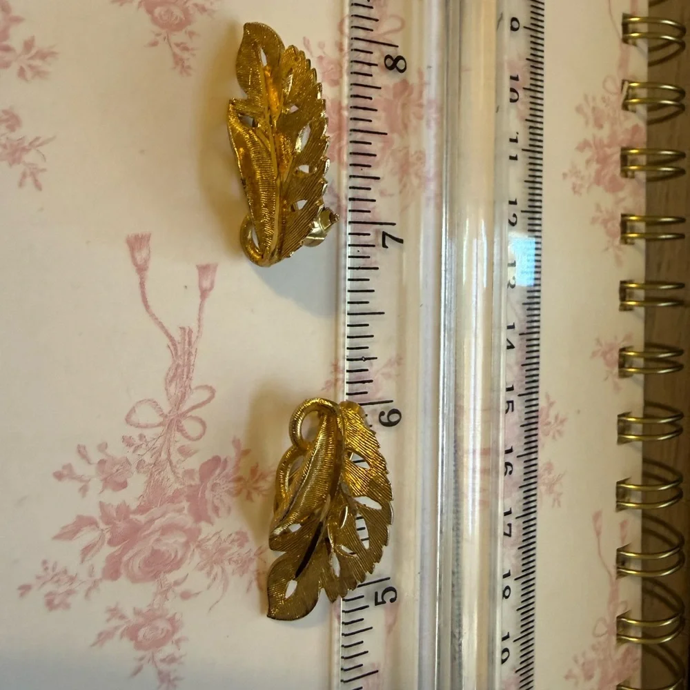 Vintage BSK Gold Tone Leaf Clip On Earrings Textured Mid Century Costume Jewelry